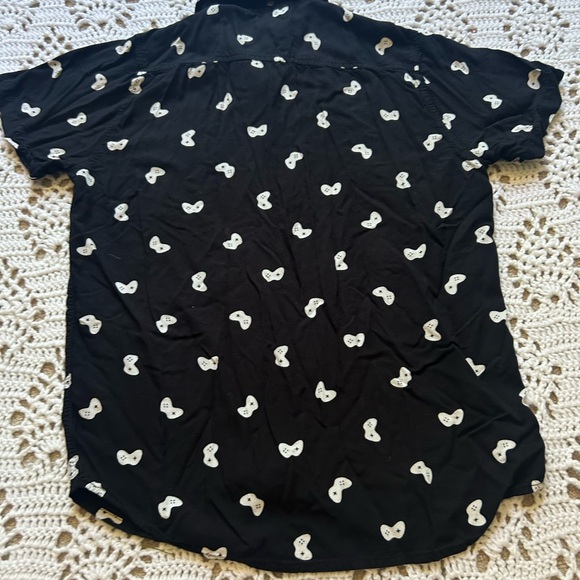 Hot Topic Video Game Controller Woven Button-Up Shirt Black White Size medium - Picture 3 of 7